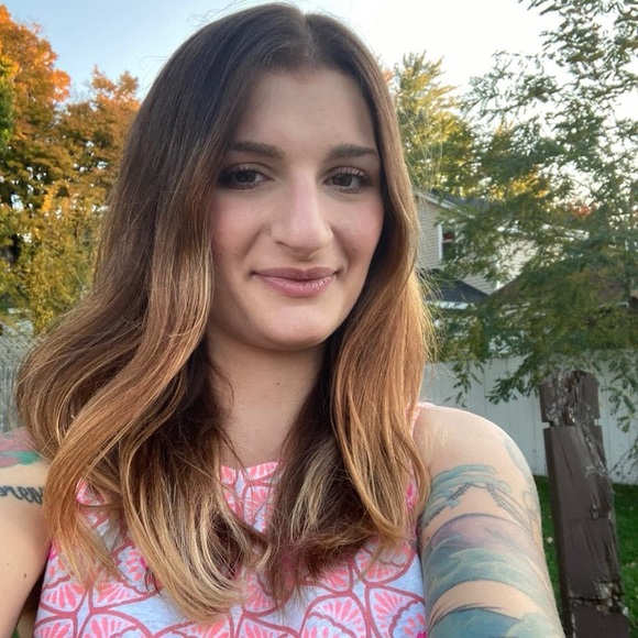 Meet your Posher, Lisa!☮️ - Picture 10 of 12